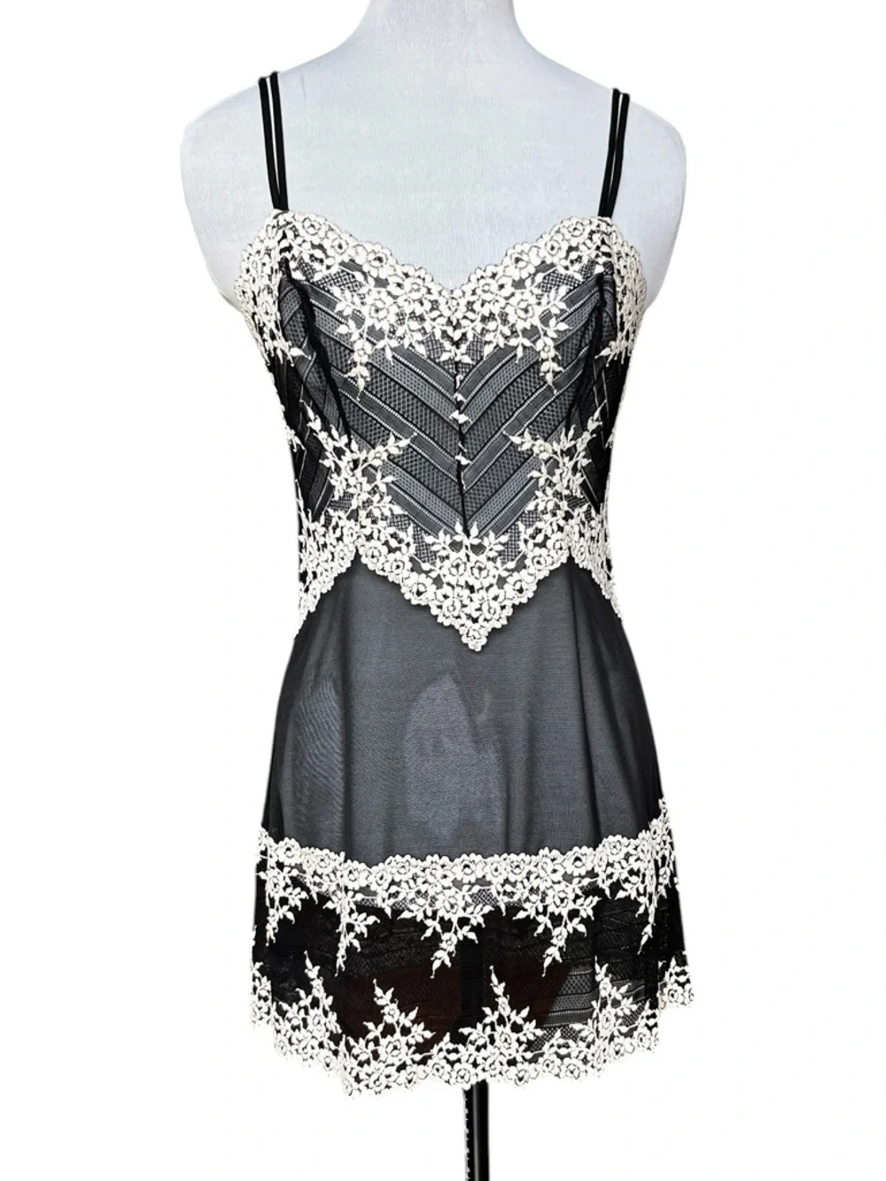 Wacoal EUC Embrace Lace Chemise in Black and Cream Size M